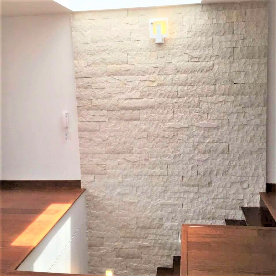 piedra de sala interior blanca